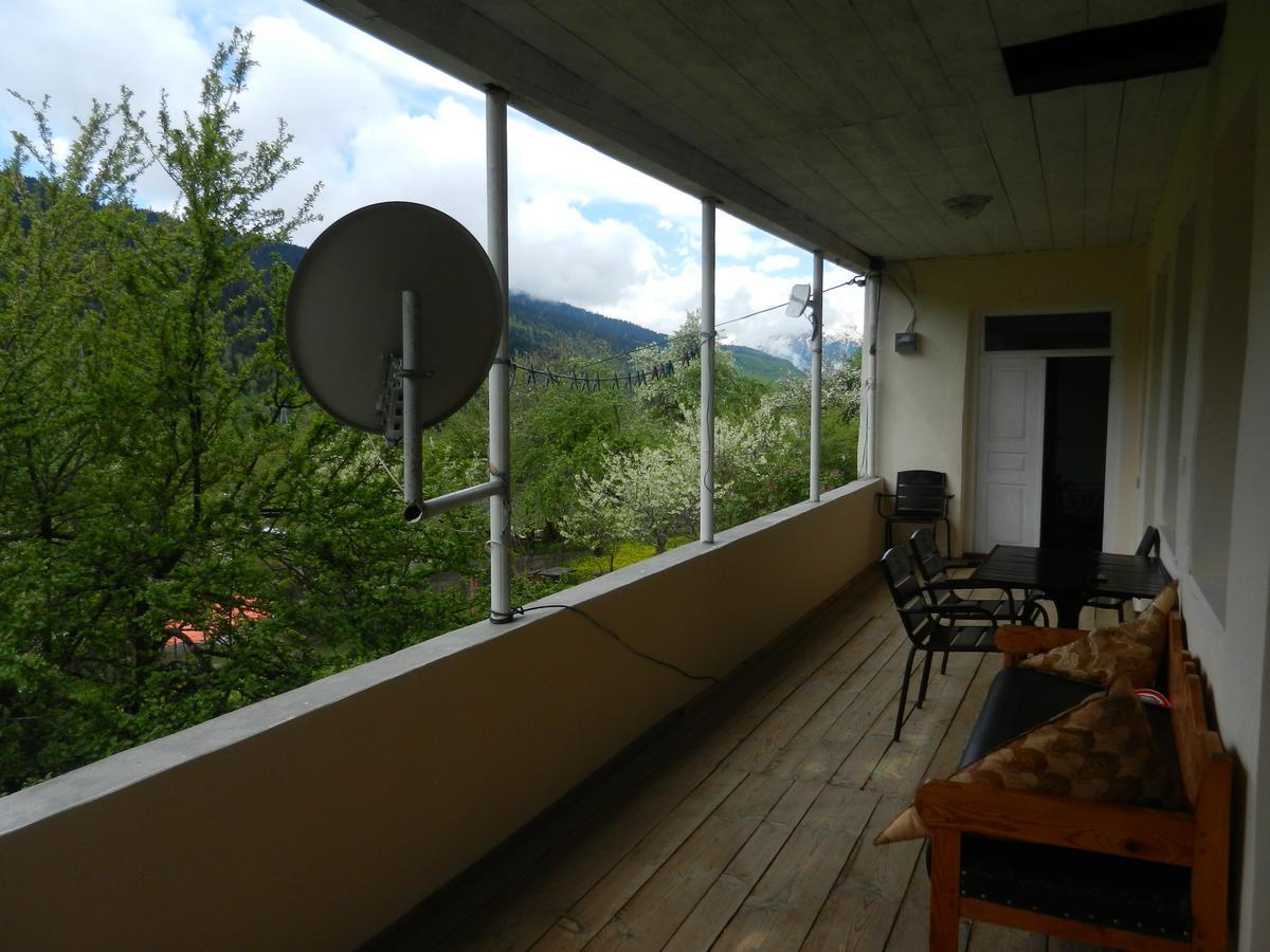 Guest House Katia Mestia Exterior foto